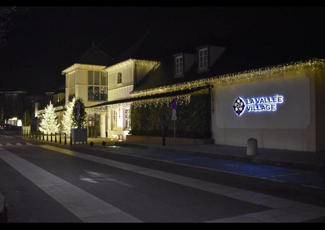 Studio A 1 Kilometre De Disneyland Paris Монтеврен Экстерьер фото